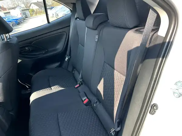 TOYOTA YARIS (13/26)
