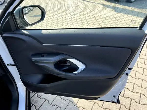 TOYOTA YARIS (19/26)
