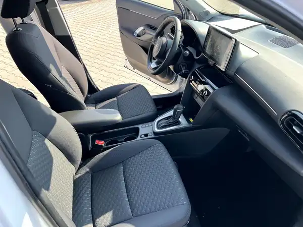 TOYOTA YARIS (20/26)