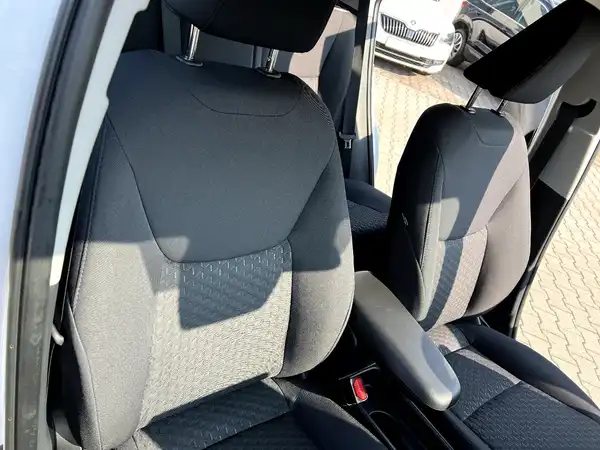 TOYOTA YARIS (21/26)