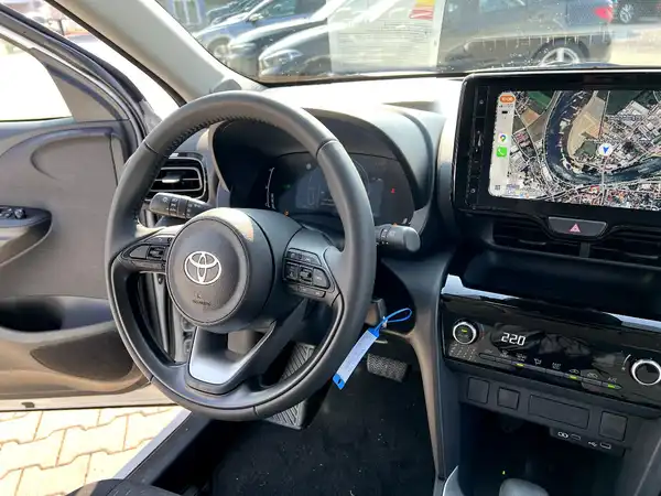 TOYOTA YARIS (25/26)