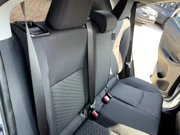TOYOTA YARIS (16/26)