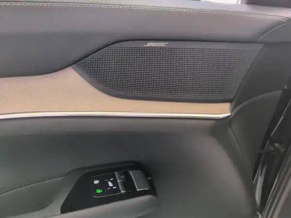 VOLVO EX90 (16/17)