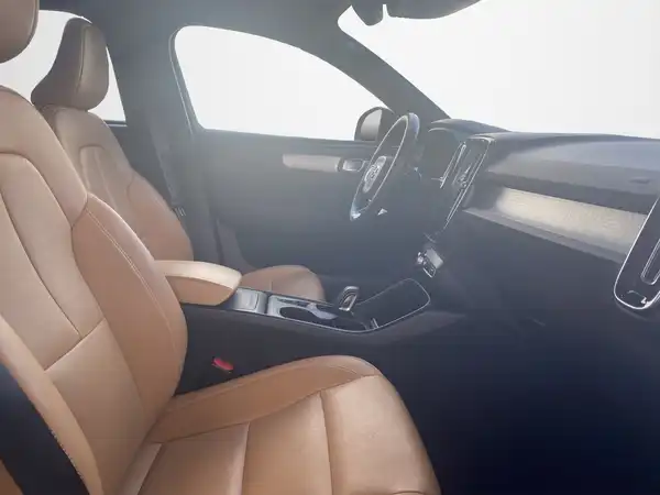 VOLVO C40 (12/22)