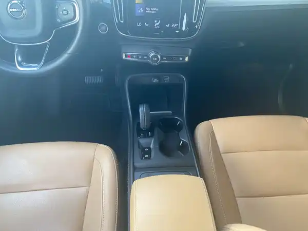 VOLVO C40 (9/22)