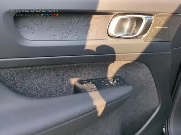 VOLVO C40 (18/18)