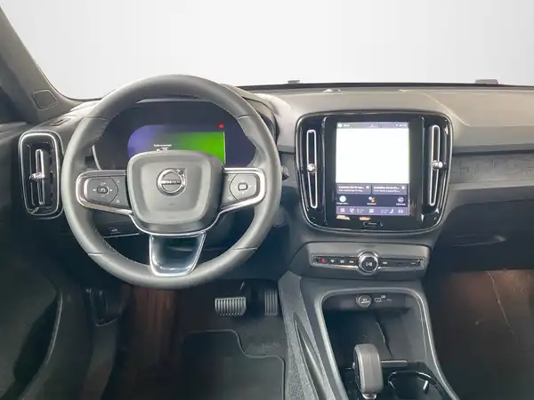 VOLVO C40 (8/19)