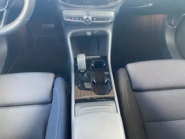 VOLVO C40 (9/20)