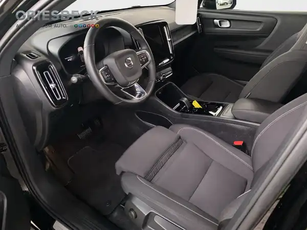 VOLVO C40 (8/17)