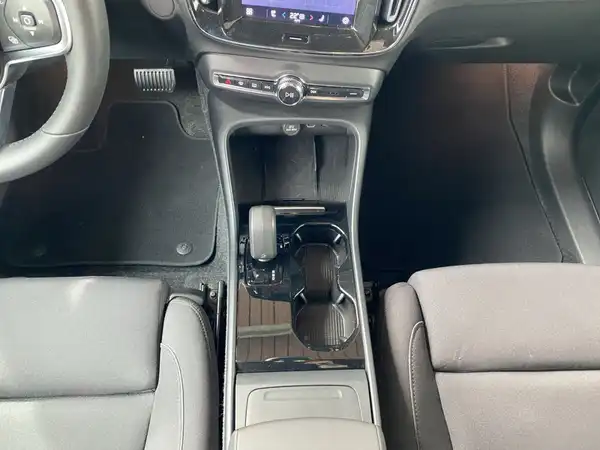 VOLVO C40 (9/22)