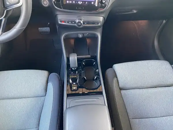 VOLVO C40 (9/21)