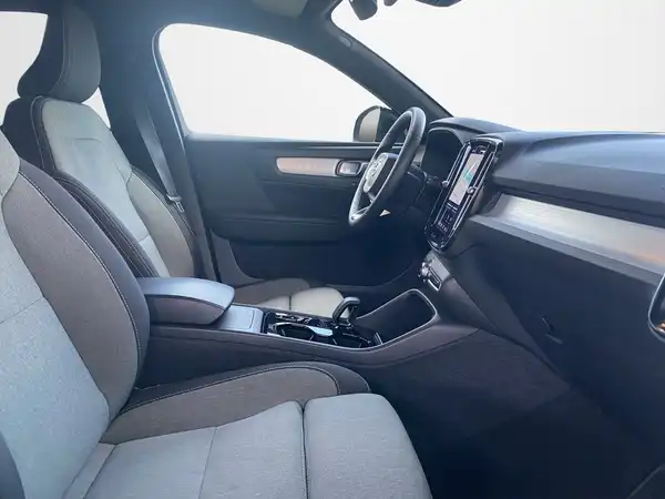 VOLVO C40 (12/22)