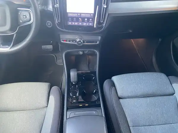 VOLVO C40 (9/22)