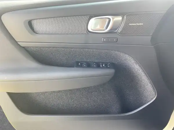 VOLVO C40 (17/22)