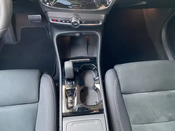 VOLVO C40 (9/22)