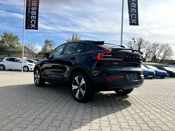 VOLVO C40 (2/28)