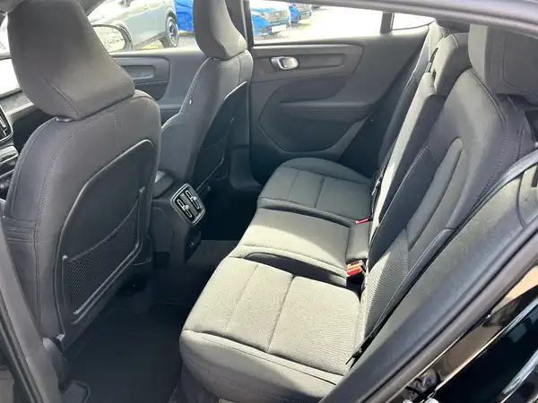 VOLVO C40 (13/28)