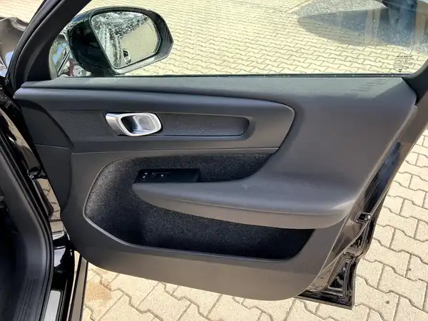 VOLVO C40 (21/28)