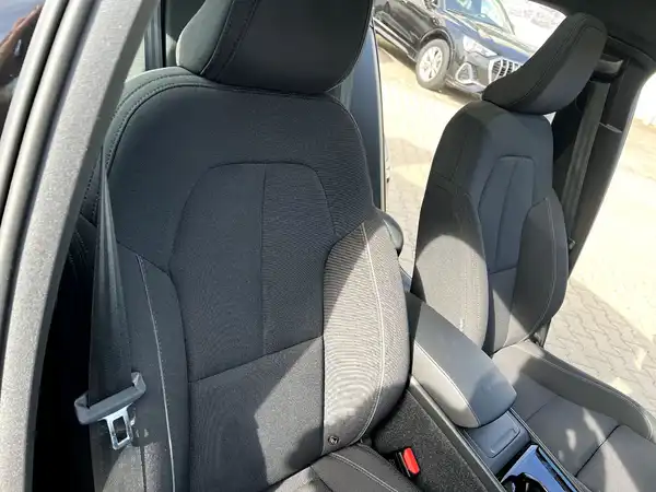 VOLVO C40 (23/28)