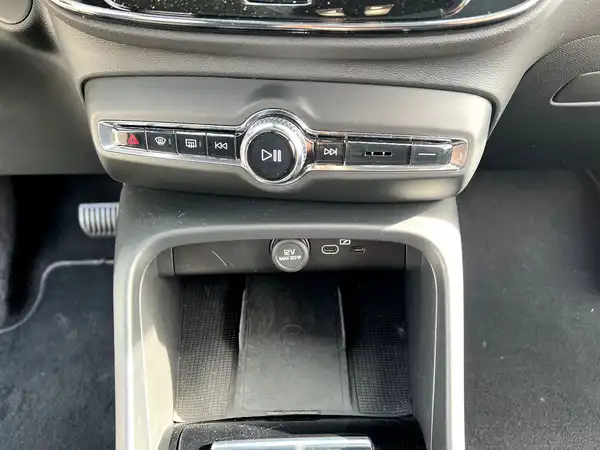 VOLVO C40 (25/28)