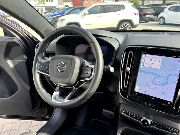 VOLVO C40 (27/28)