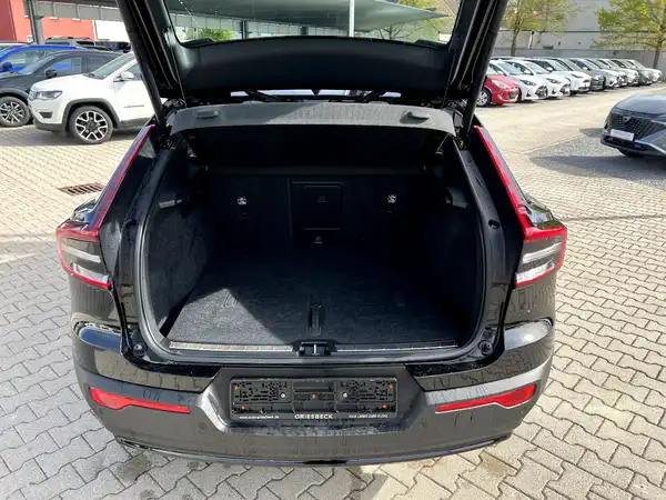 VOLVO C40 (7/28)