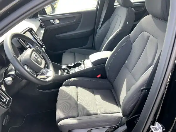 VOLVO C40 (9/28)