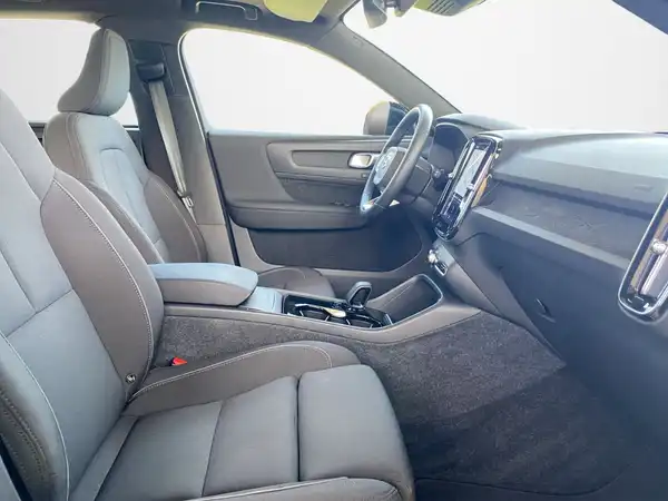 VOLVO C40 (12/22)