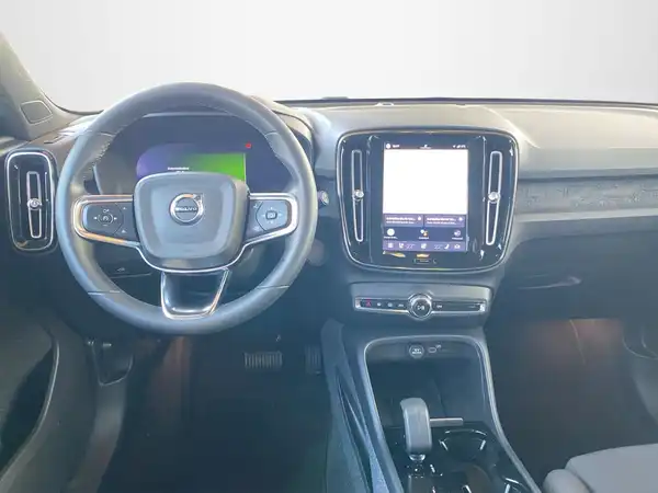 VOLVO C40 (8/22)