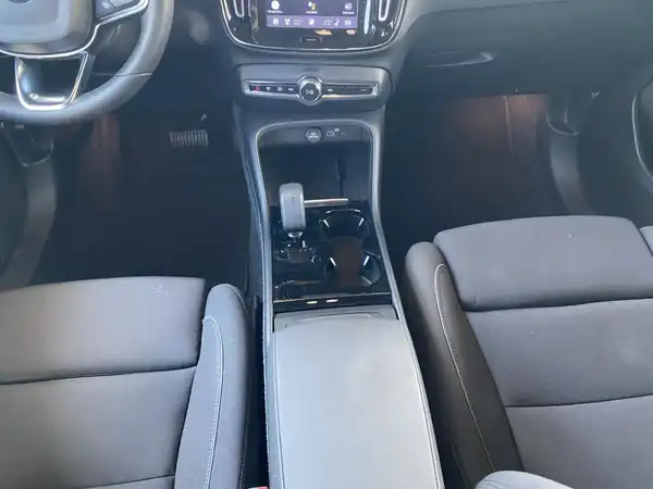 VOLVO C40 (9/22)