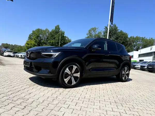 VOLVO C40 (1/28)