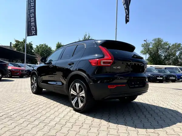VOLVO C40 (2/28)