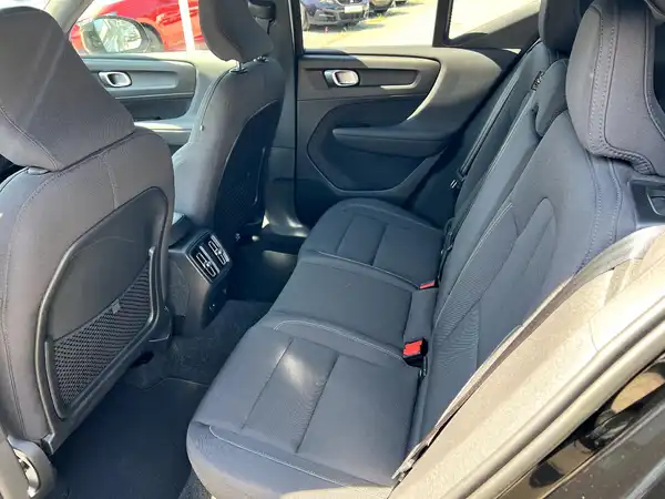VOLVO C40 (13/28)