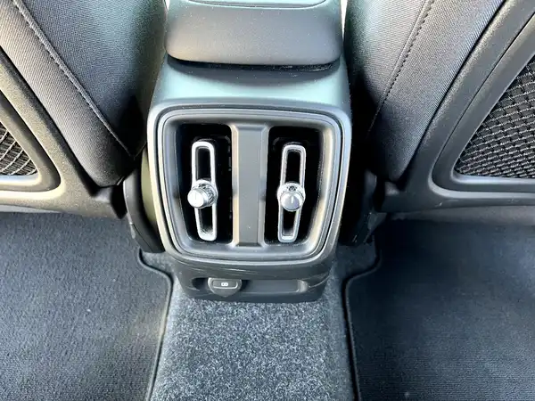 VOLVO C40 (17/28)