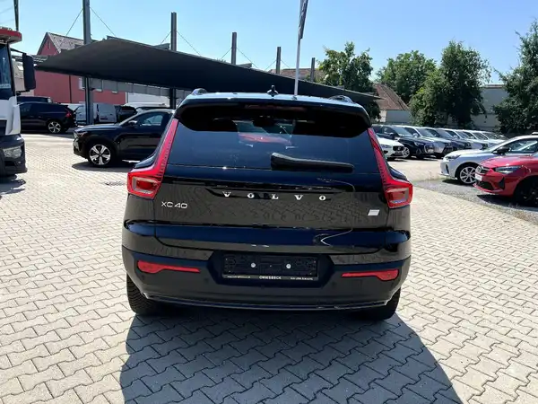 VOLVO C40 (3/28)