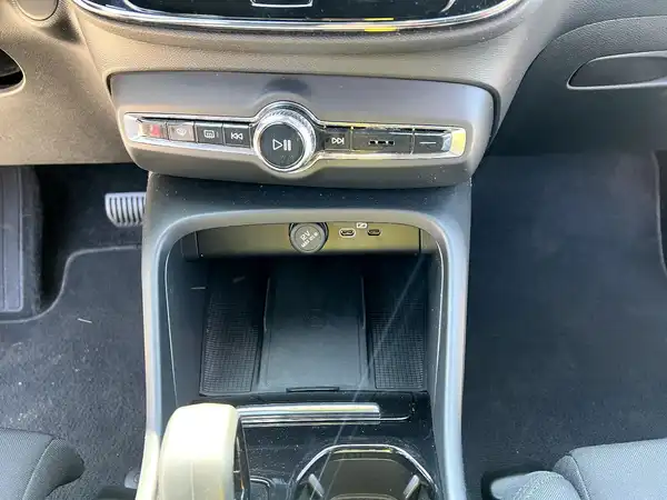 VOLVO C40 (25/28)