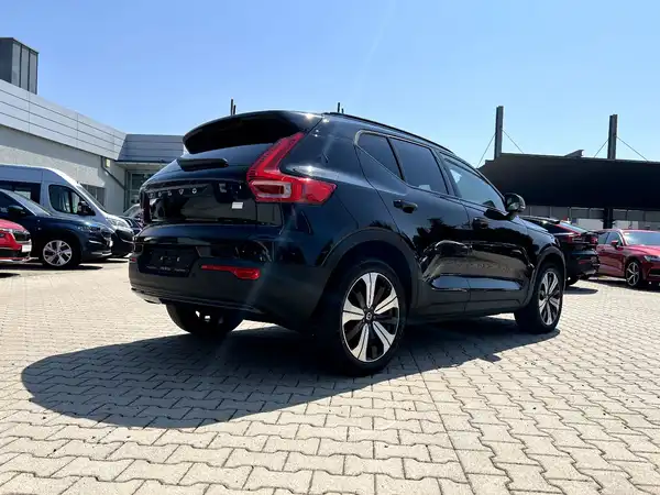 VOLVO C40 (4/28)