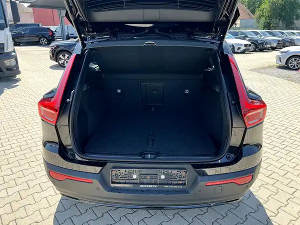 VOLVO C40 (7/28)