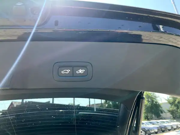 VOLVO C40 (8/28)