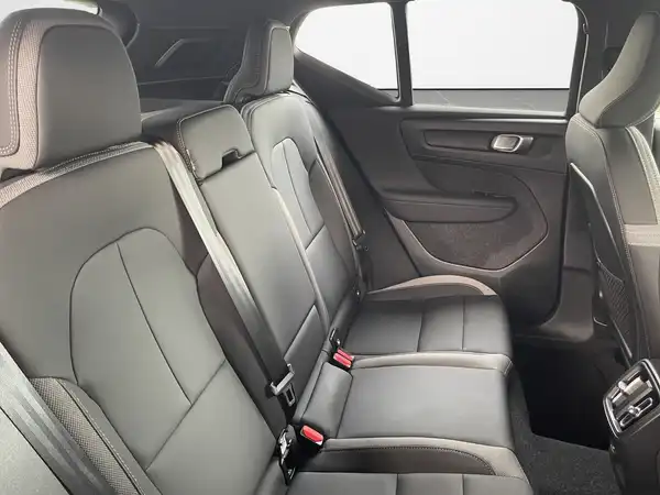 VOLVO C40 (13/19)