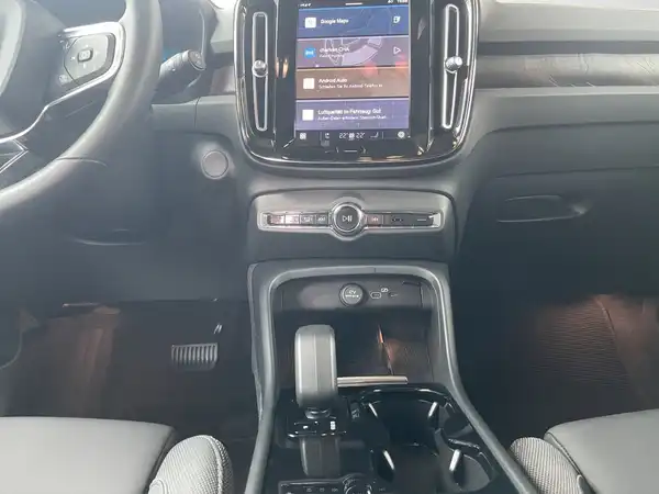 VOLVO C40 (9/19)