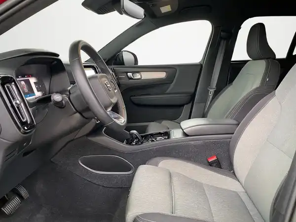 VOLVO C40 (7/23)