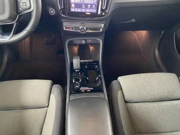 VOLVO C40 (9/23)