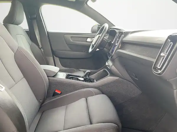 VOLVO C40 (12/22)