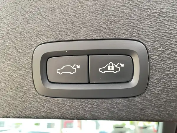 VOLVO C40 (22/22)