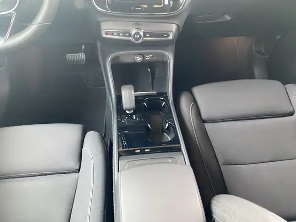 VOLVO C40 (9/22)