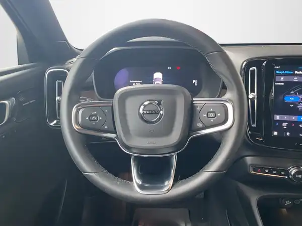 VOLVO C40 (11/24)