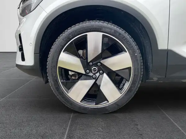 VOLVO C40 (16/24)