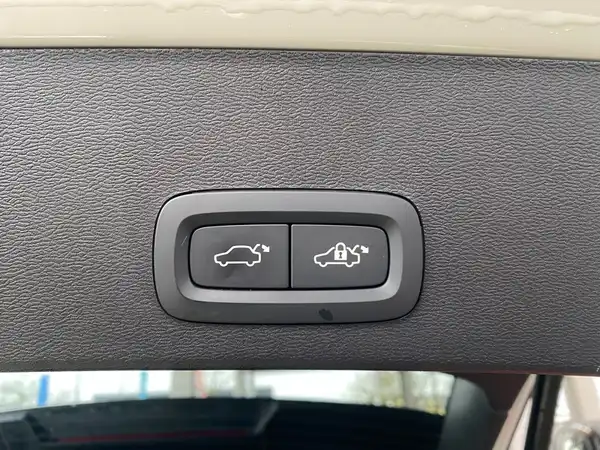 VOLVO C40 (24/24)