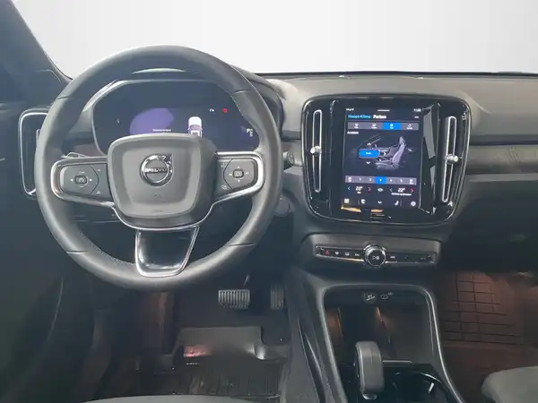 VOLVO C40 (9/24)